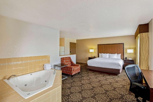 La Quinta Inn & Suites by Wyndham Las Vegas Red Rock / Summerlan image 15