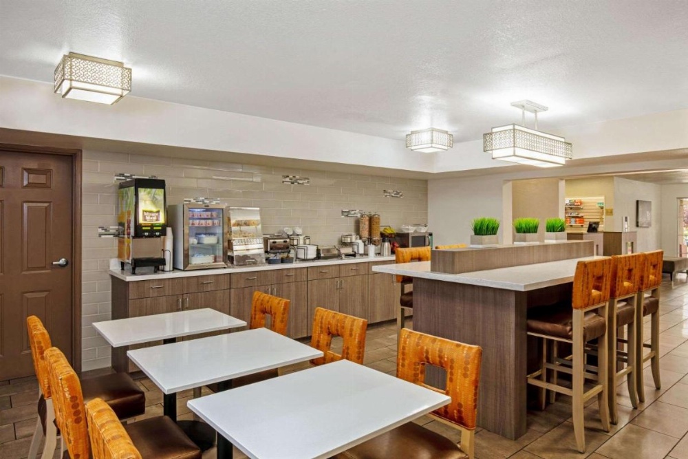 La Quinta Inn & Suites by Wyndham Las Vegas Red Rock / Summerlan Image 22