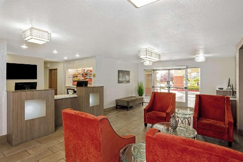 La Quinta Inn & Suites by Wyndham Las Vegas Red Rock / Summerlan image 4